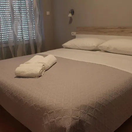 Lägenhet Beachside Znjan Split