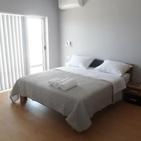 Beachside Znjan Apartman