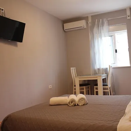 Апартаменти Beachside Znjan