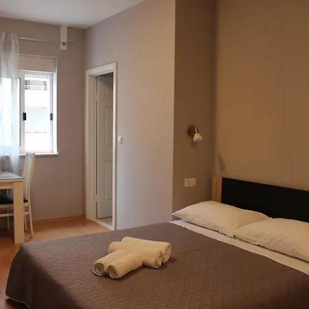 Апартаменти Beachside Znjan *