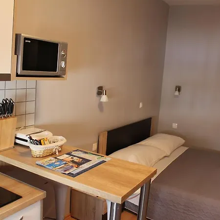Апартаменти Beachside Znjan