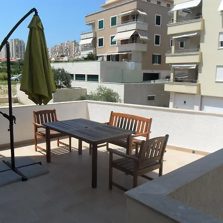 Апартаменти Beachside Znjan Спліт