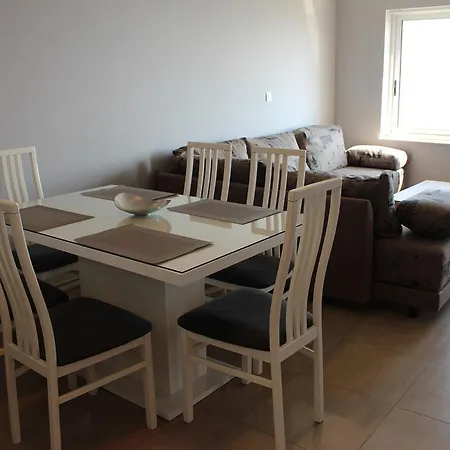 Апартаменти Beachside Znjan *