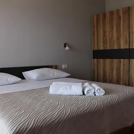 Апартаменти Beachside Znjan *