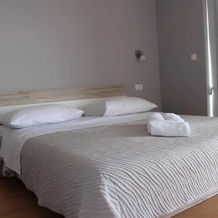 Beachside Znjan Апартаменти Спліт